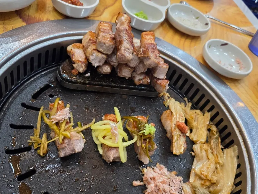 먹기 좋은 크기로 잘린 삼겹살