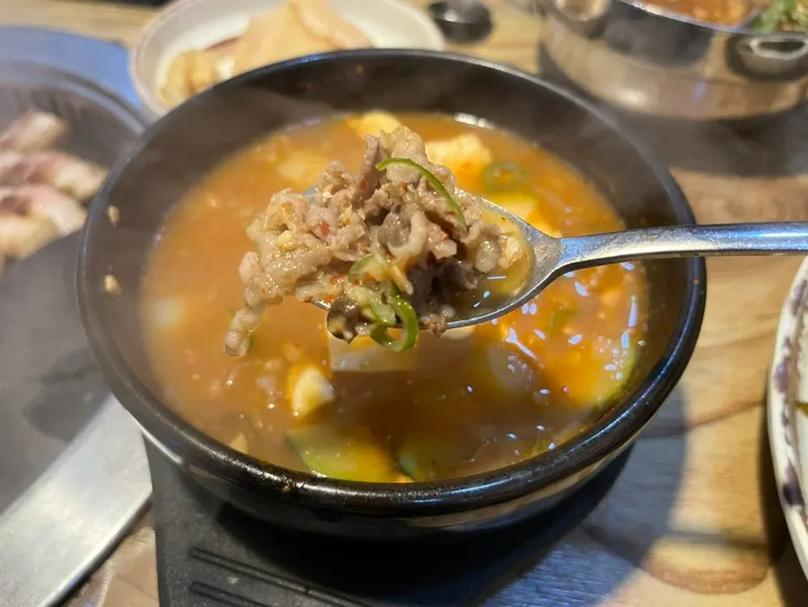 두부와 차돌이 들어간 된장찌개 건더기
