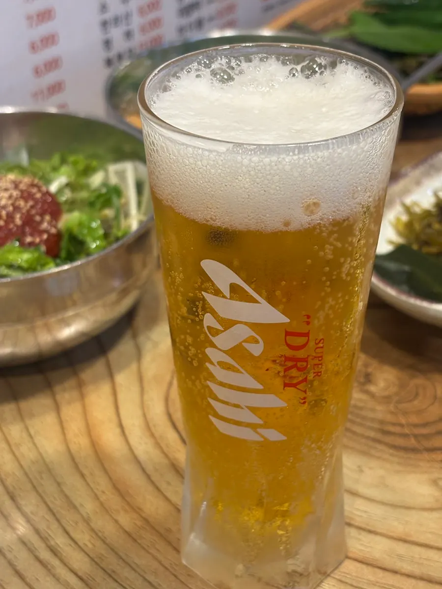 탄산이 살아 있는 아사히 생맥주