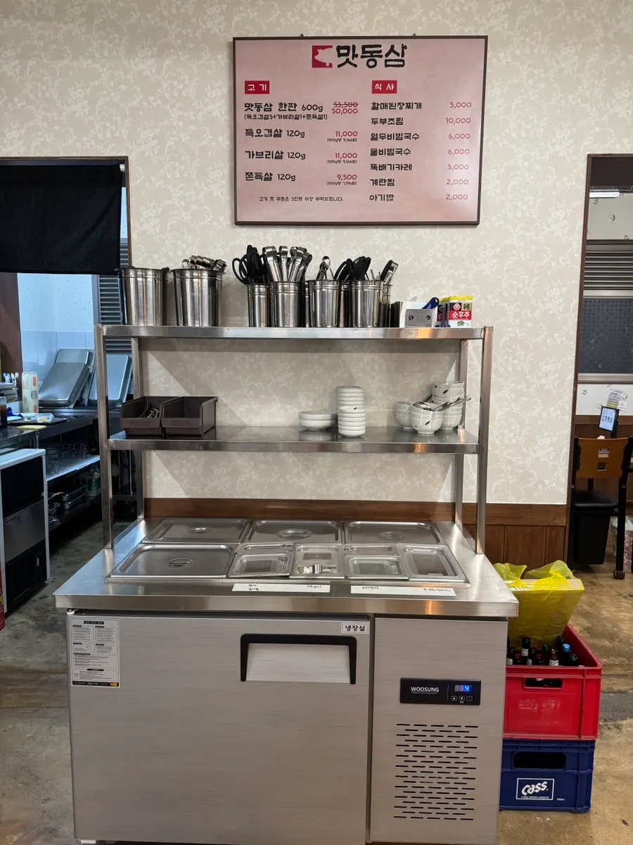 Clean interior fitting for a new pork belly restaurant