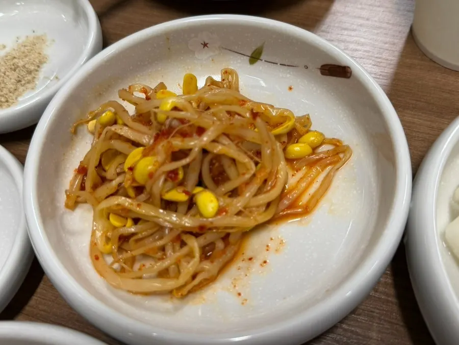 Kimchi, brotes de soja aliñados y otros acompañamientos básicos