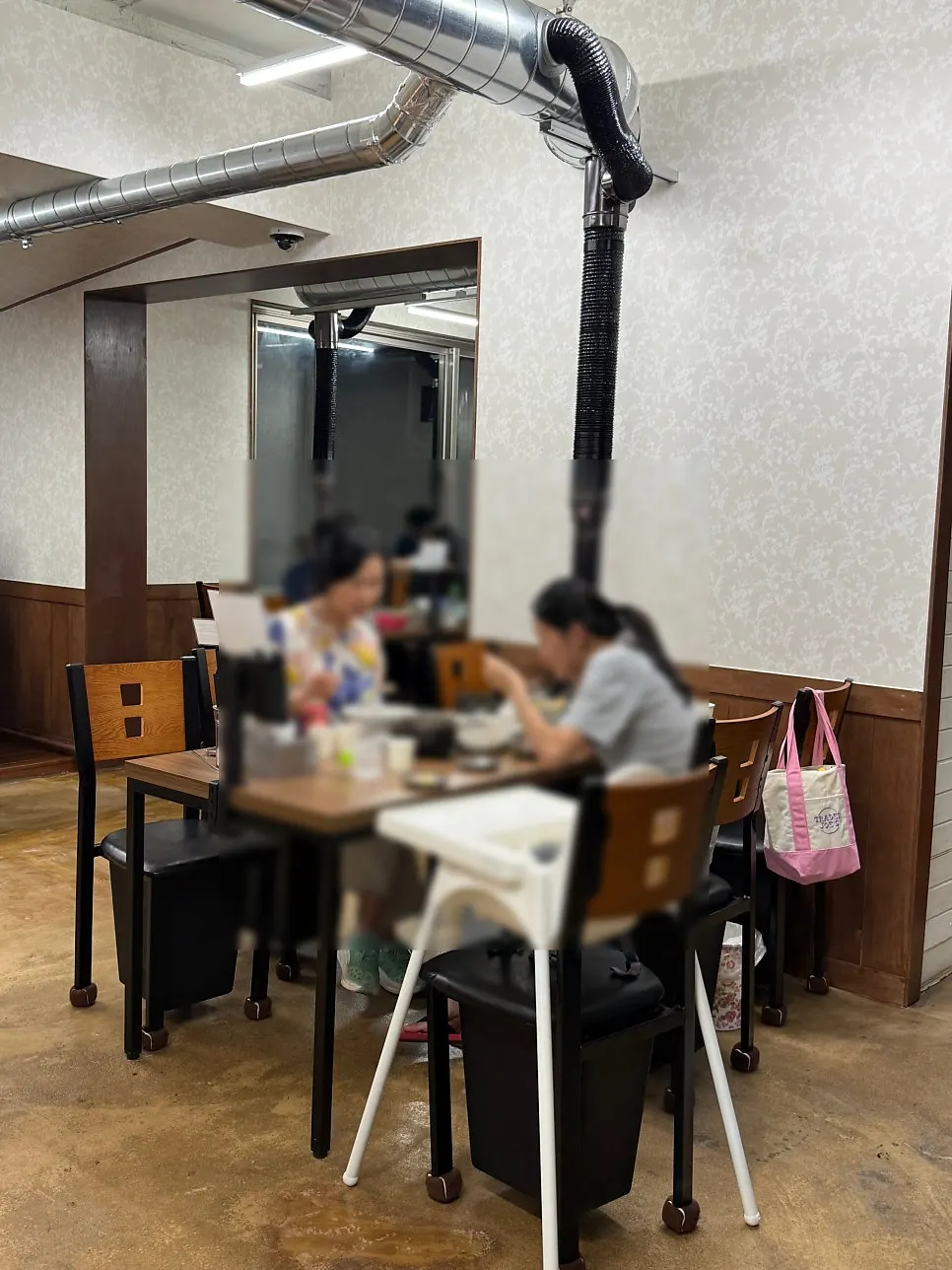 주택 개조 느낌의 맛동삼 범어본점 입구