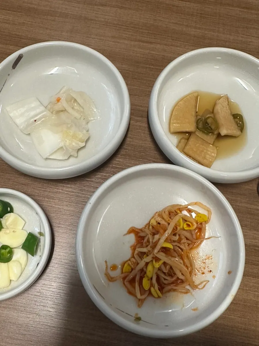 백김치 무장아찌 콩나물 사이드 반찬