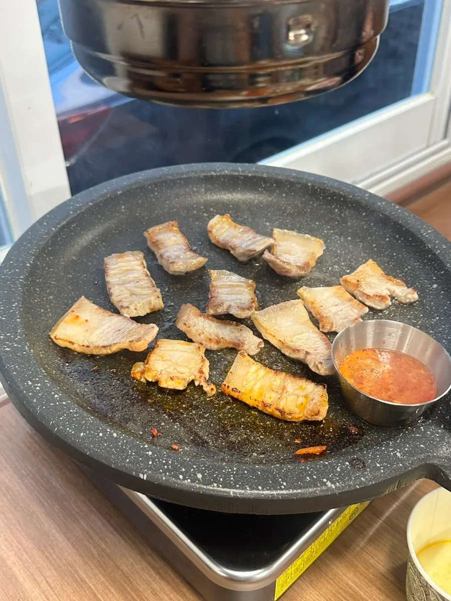 마늘 소스에 찍는 오겹살