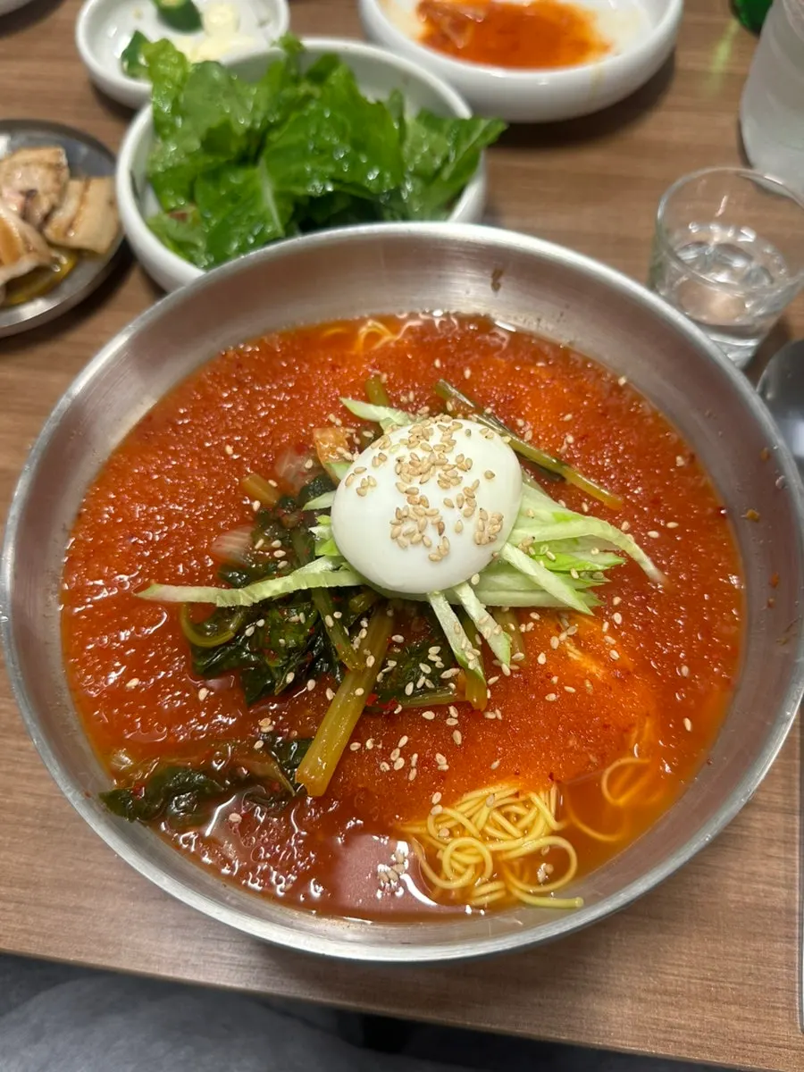 맛동삼 물비빔국수 한 그릇