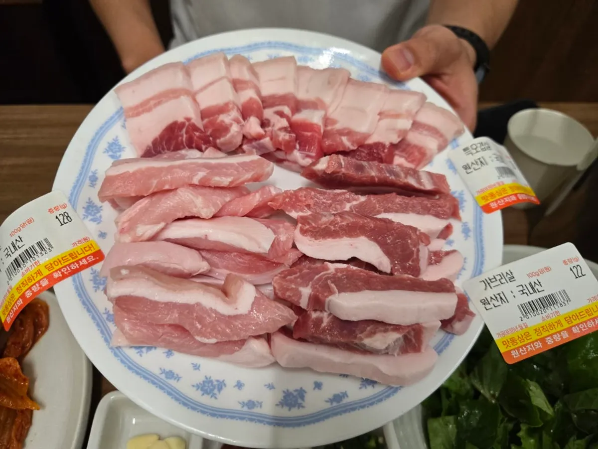 Raw teuk-ogyeopsal, gabrisal, and jjondeuksal on a plate