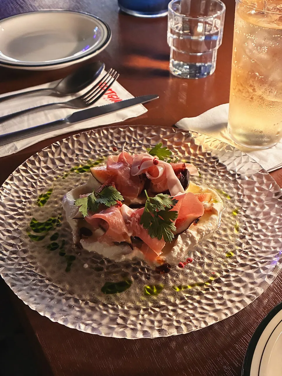イチジクと豆腐クリームチーズサラダの一皿目