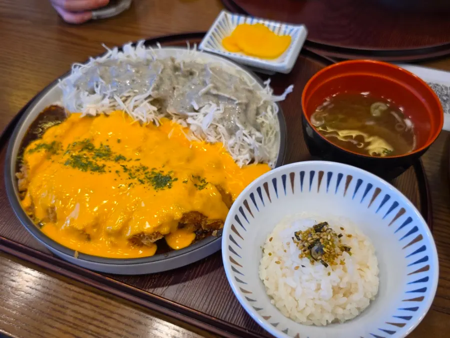 Mazesoba mixed together on the plate