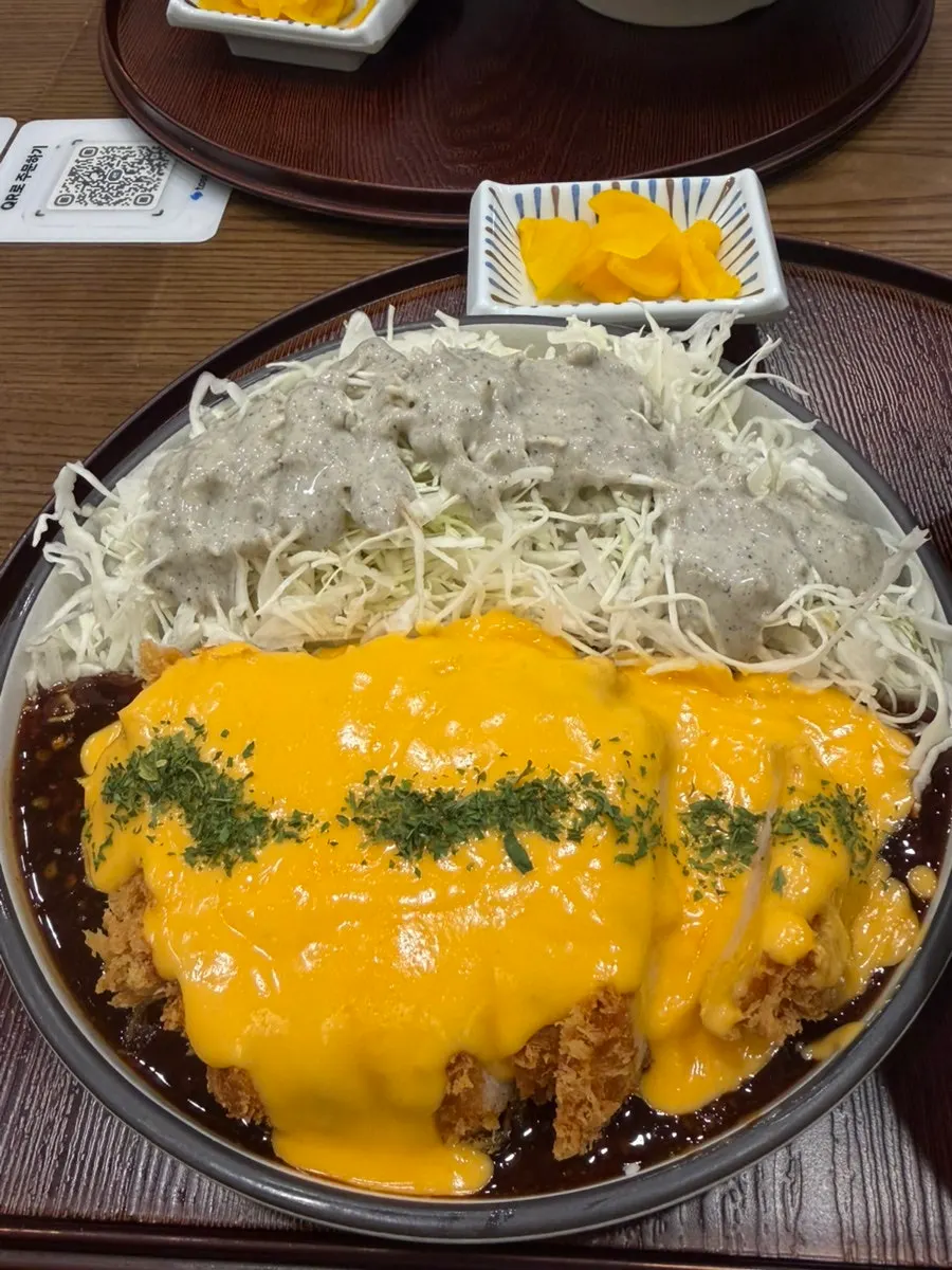 Curry tonkatsu with cut pieces of pork cutlet on rice