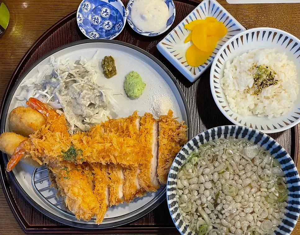 Tonkatsu table spread at Matsumi Seokchon Lake Main Branch