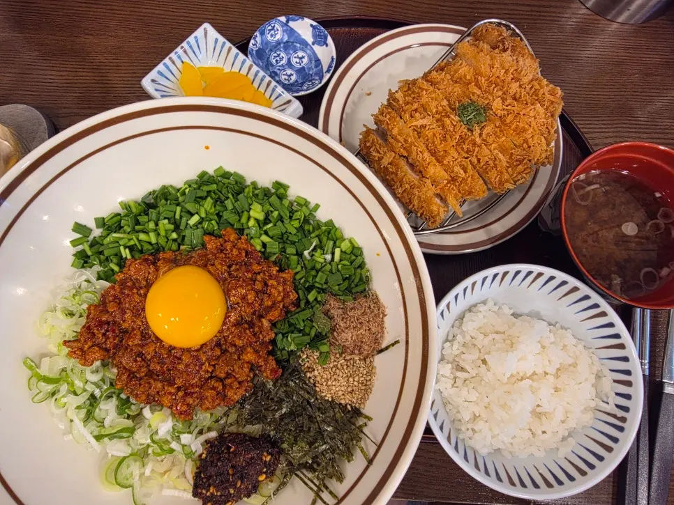 Spicy cheddar tonkatsu with a generous serving of cabbage
