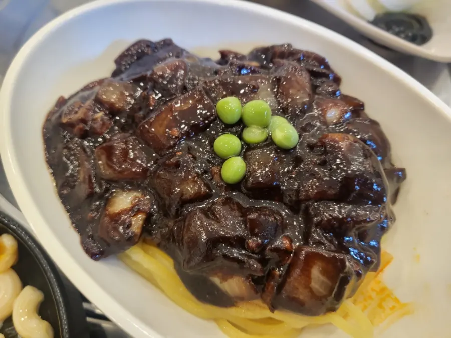 짜장과 짬뽕, 탕수육이 함께 나온 메이웨이 1인정식
