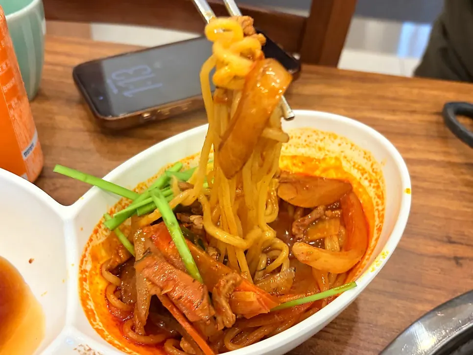 간장 식초 고춧가루에 찍은 탕수육
