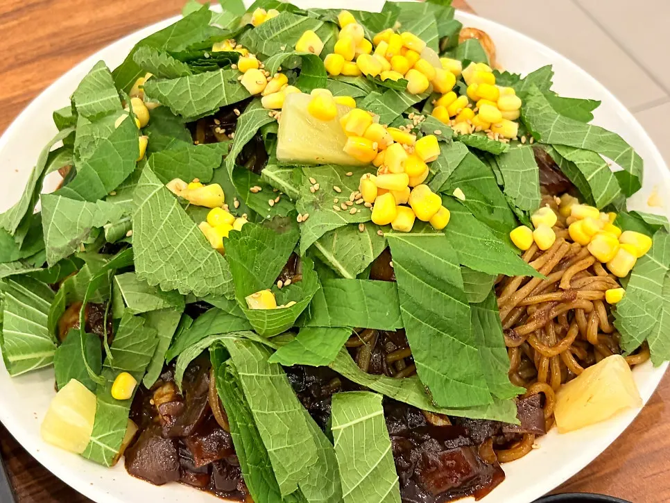 깻잎돌짜장 전에 등장한 달궈진 돌판