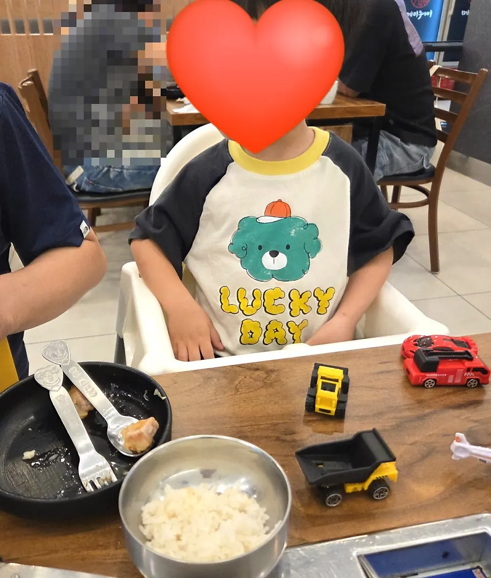 Baby dishware and baby chair