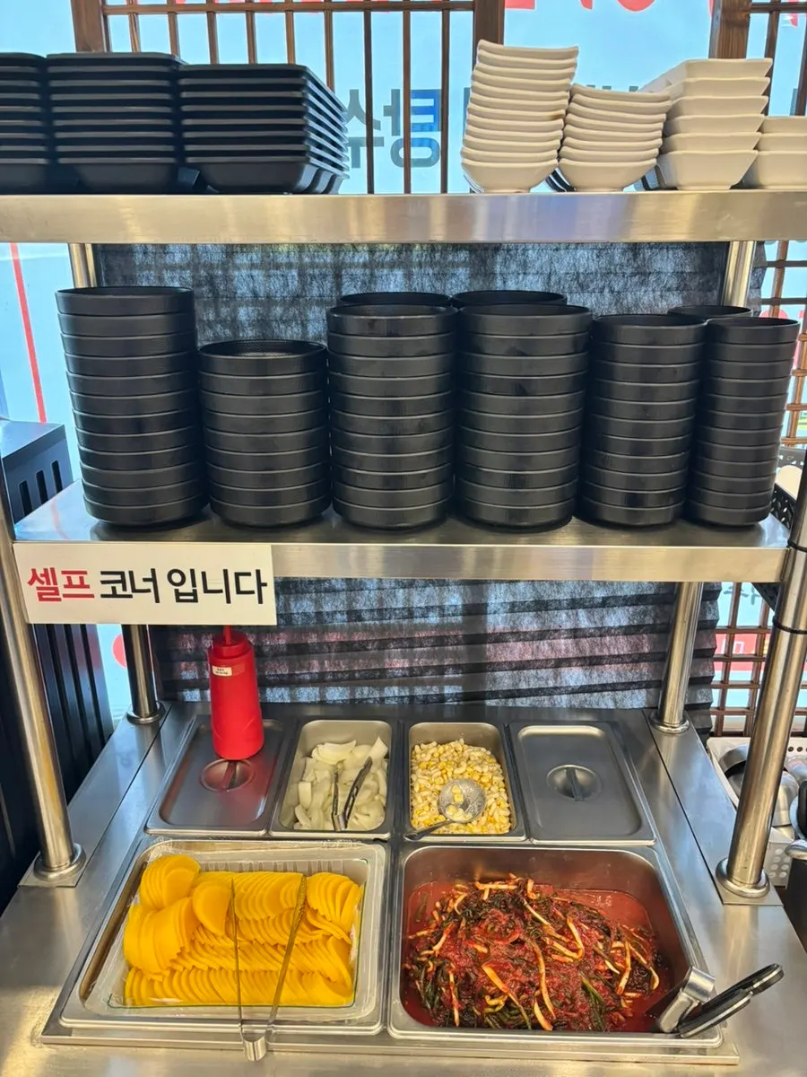 메이웨이 실내 테이블 배치