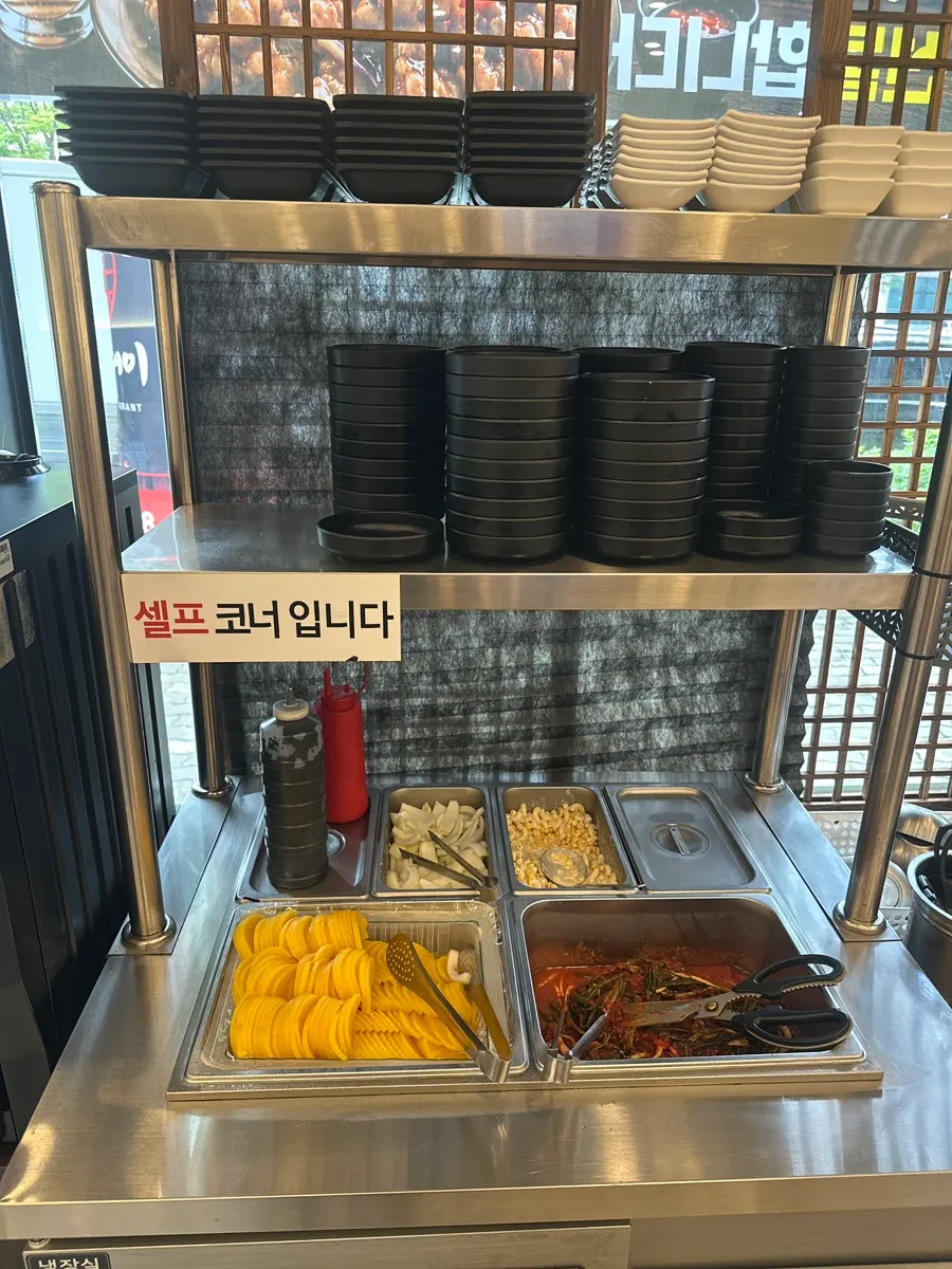 메이웨이 셀프바 반찬 코너