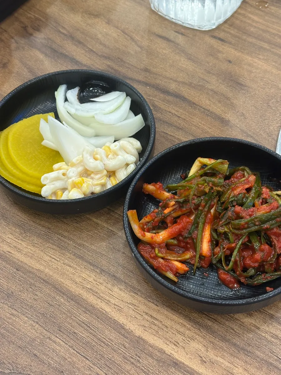 셀프바에 준비된 파김치