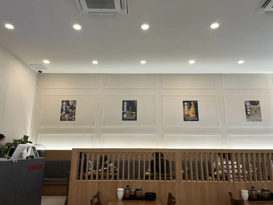 Mayway's interior with white tones mixed with wood