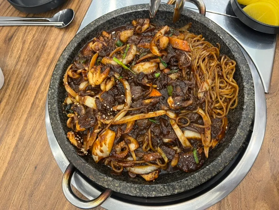 Stone-griddle jjajang topped with jjukkumi and vegetables