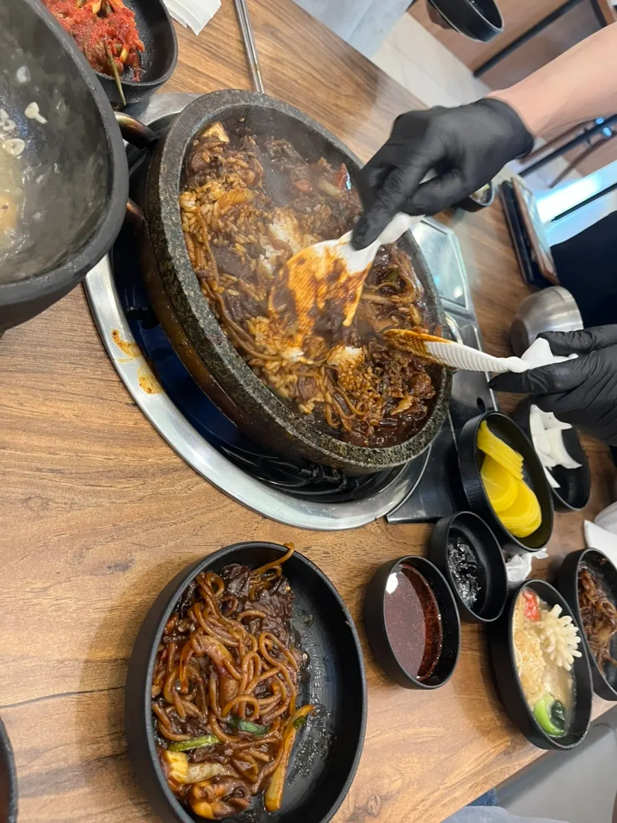 Stone jjajang and seafood scorched-rice soup served together