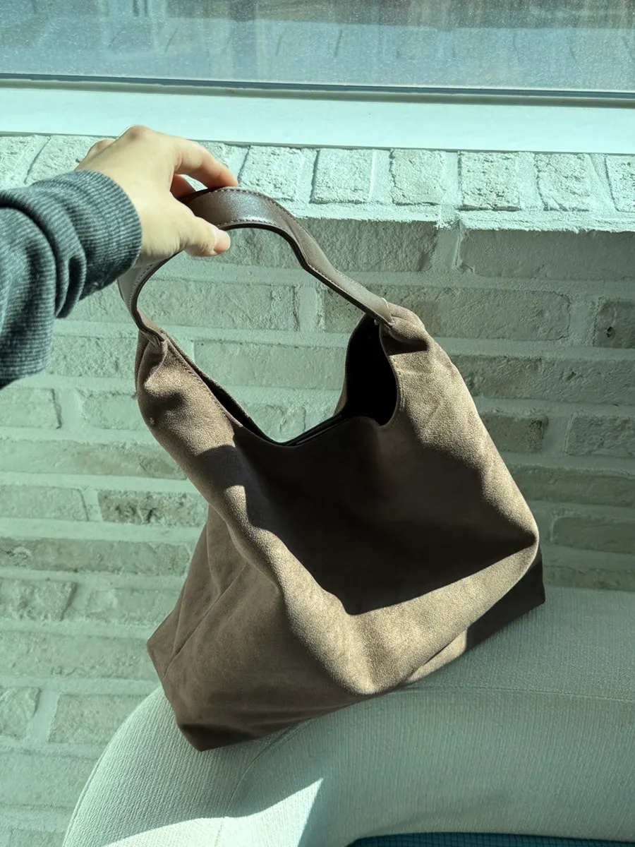 Meda Bag worn as an everyday winter bag