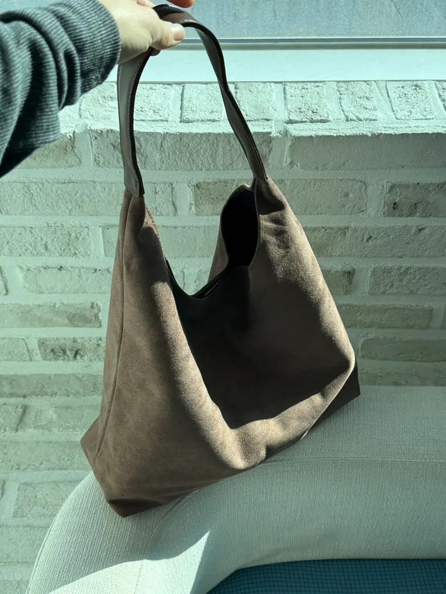 Meda Bag shoulder bag styled with an everyday outfit