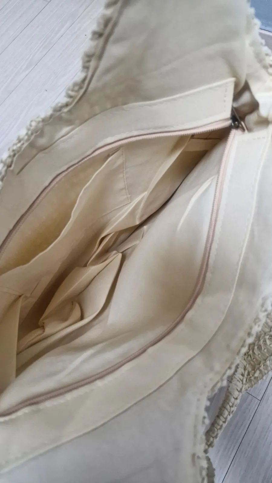 Meda Bag net bag suited to a resort outfit