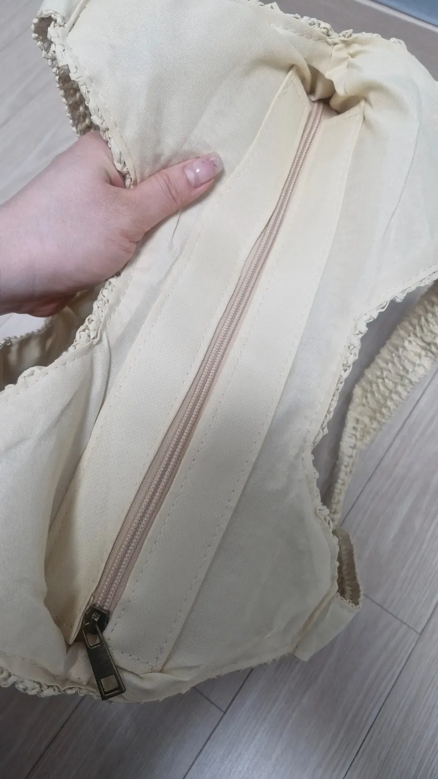 Meda Bag naturally paired with summer clothes