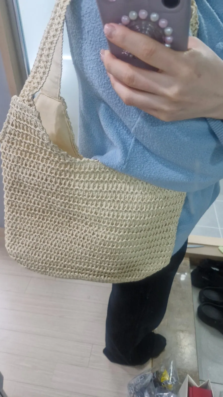 Summer shoulder bag suited to a café outing