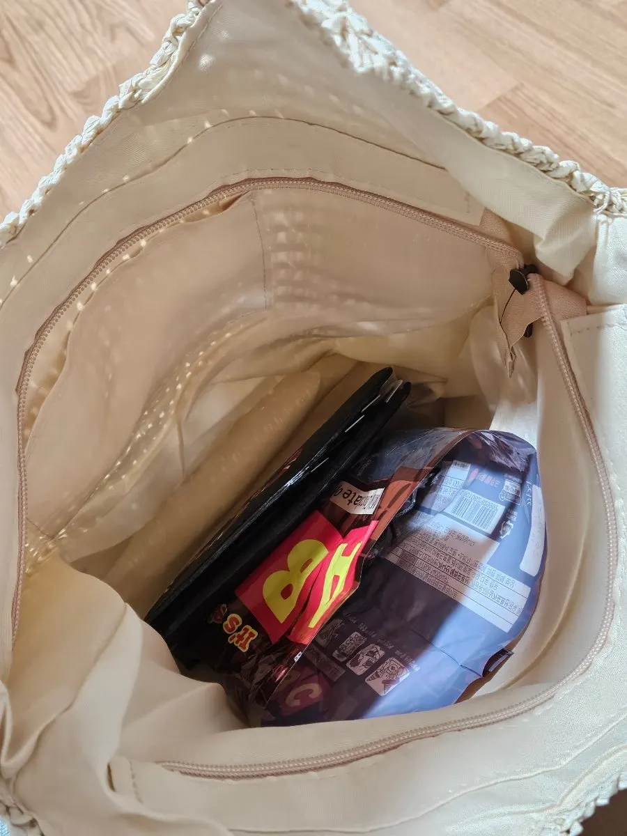 Rattan shoulder bag for carrying everyday belongings