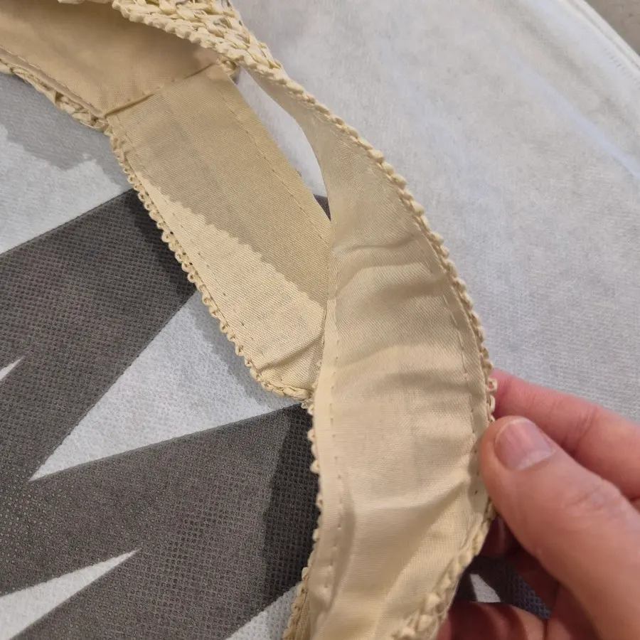 Base finish of the Meda Bag rattan shoulder bag