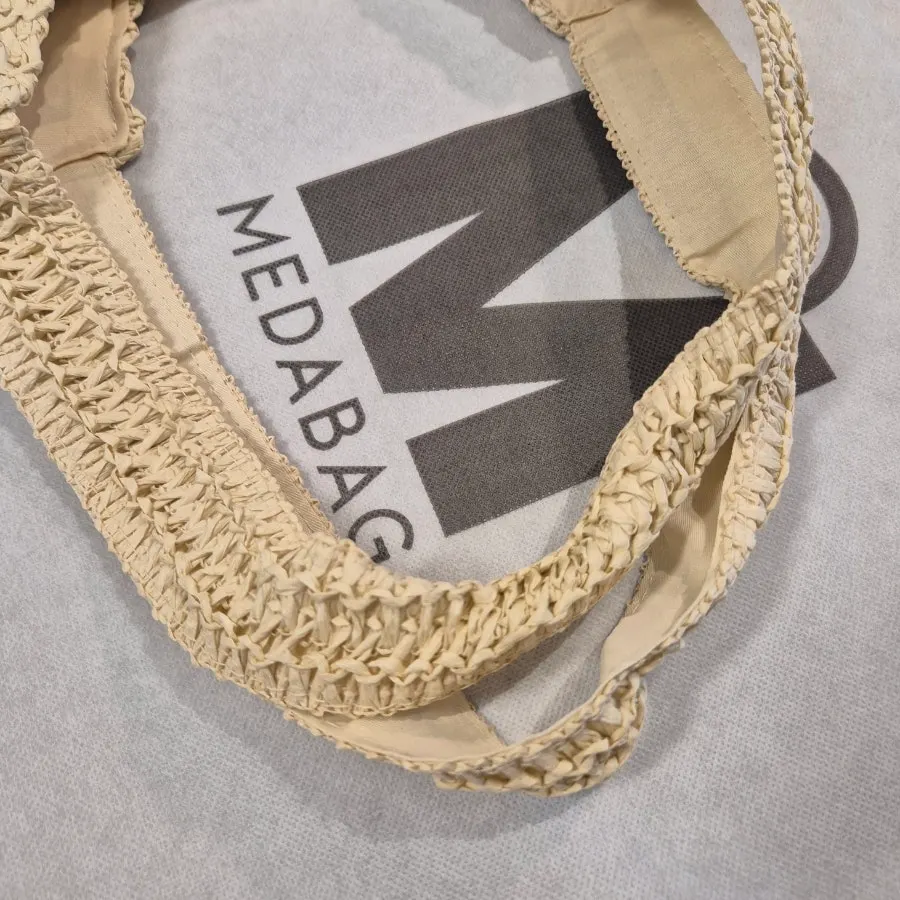 Lined shoulder strap of the Meda Bag shoulder bag
