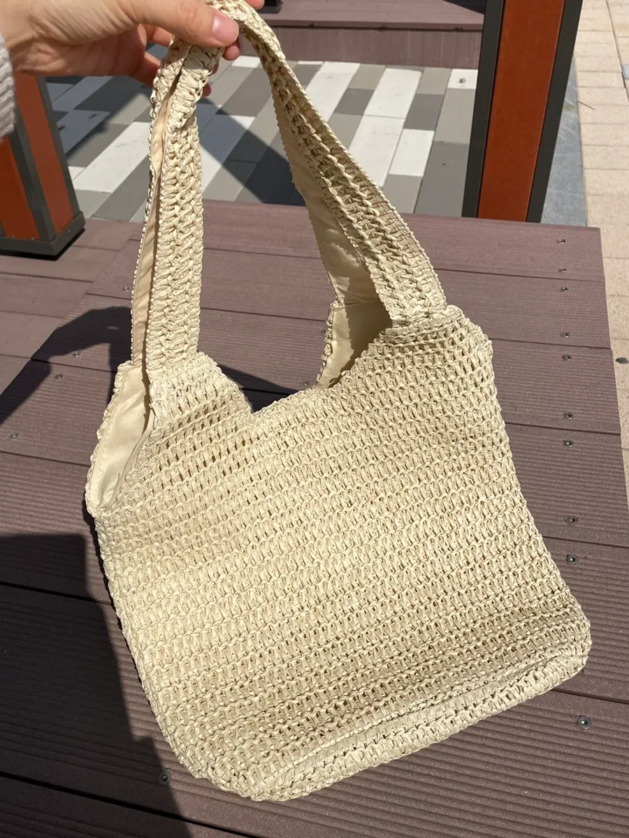 Crochet-bag-like weave of the Meda Bag rattan bag