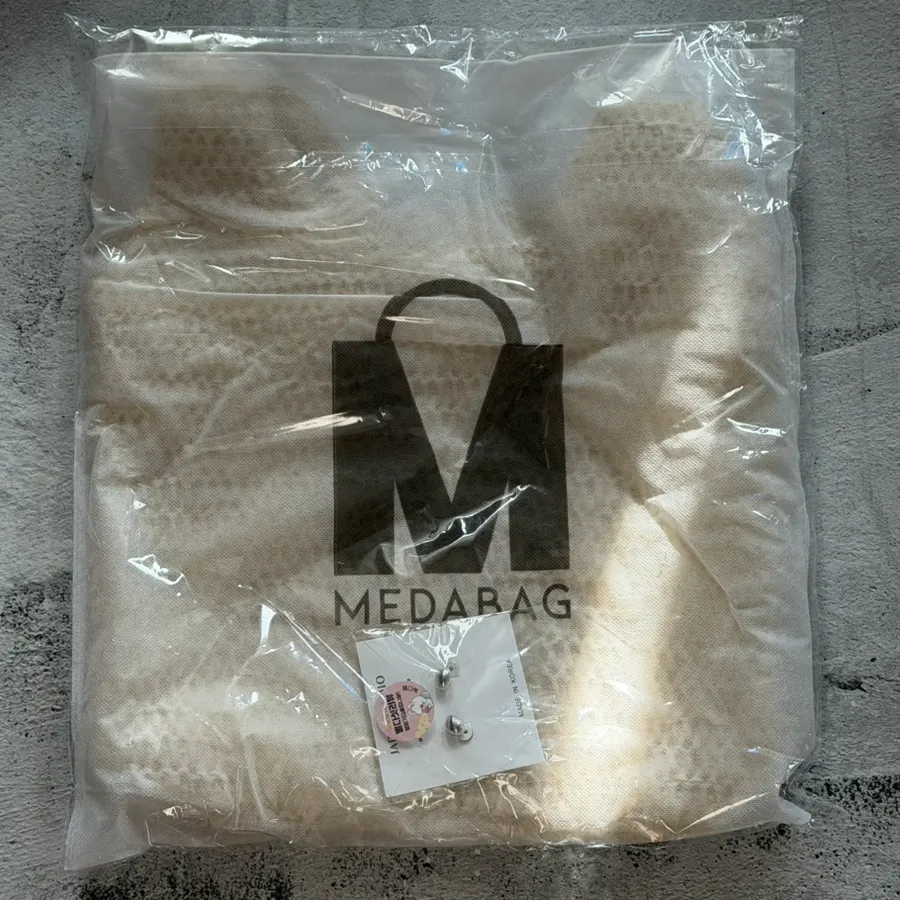 Meda Bag rattan shoulder bag chosen for summer outings