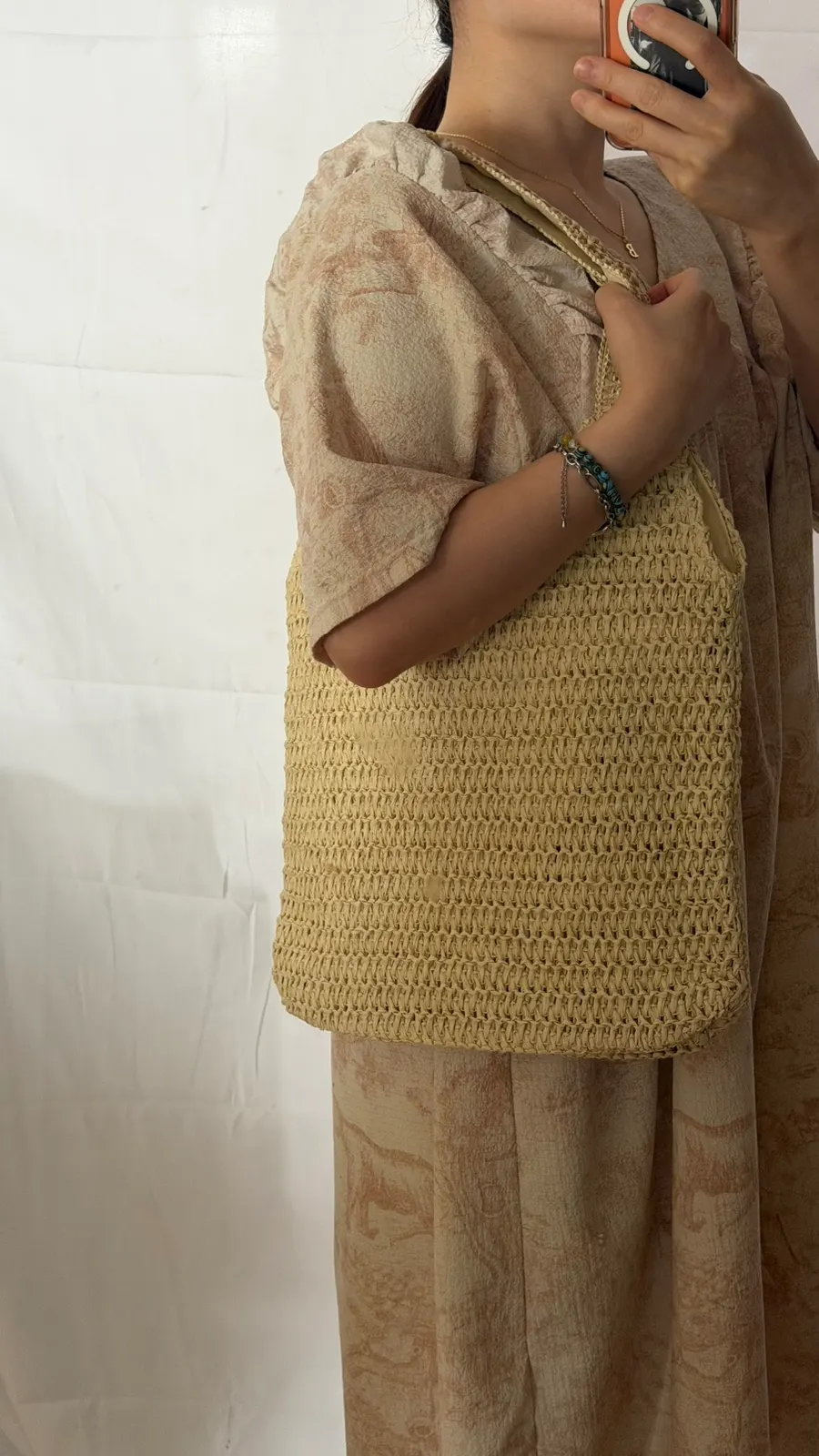 Meda Bag shoulder bag carried for an everyday outing