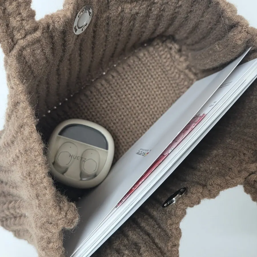 Storage space inside the Meda Bag knit mini tote bag
