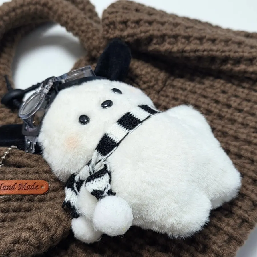 Meda Bag knit bag decorated with a puppy keychain