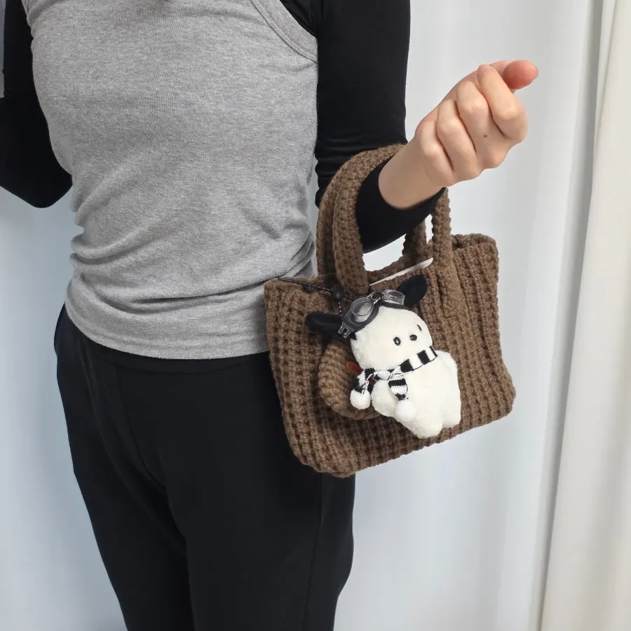 Brown knit bag used with an everyday outfit