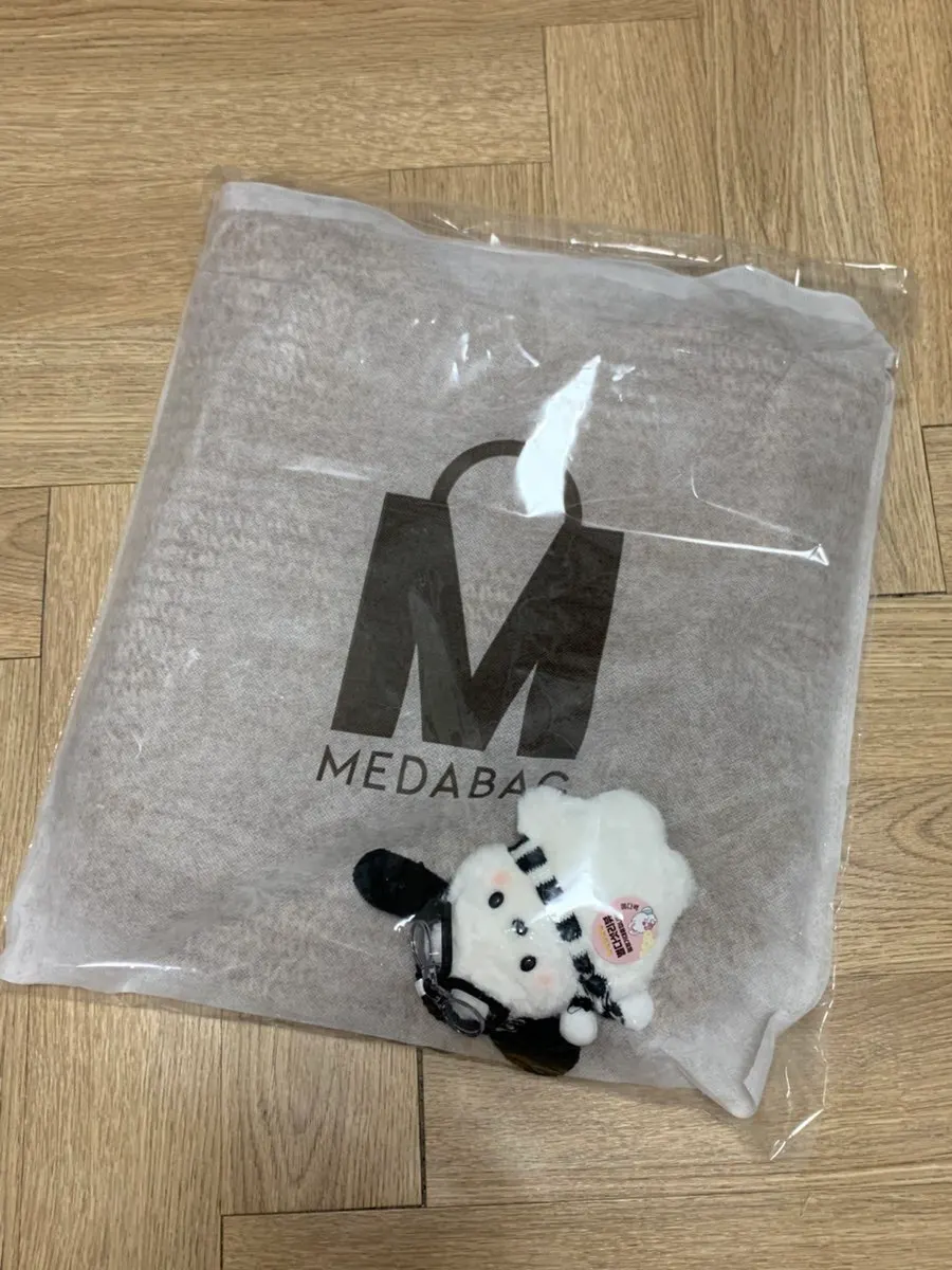 Doll gift received with the Meda Bag rattan bag