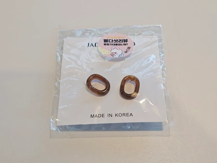 Earrings received with the Meda Bag rattan bag