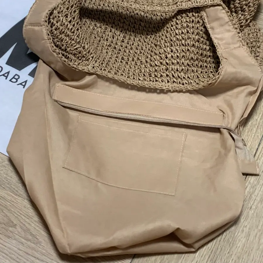 Inner lining and pocket inside the Meda Bag rattan bag