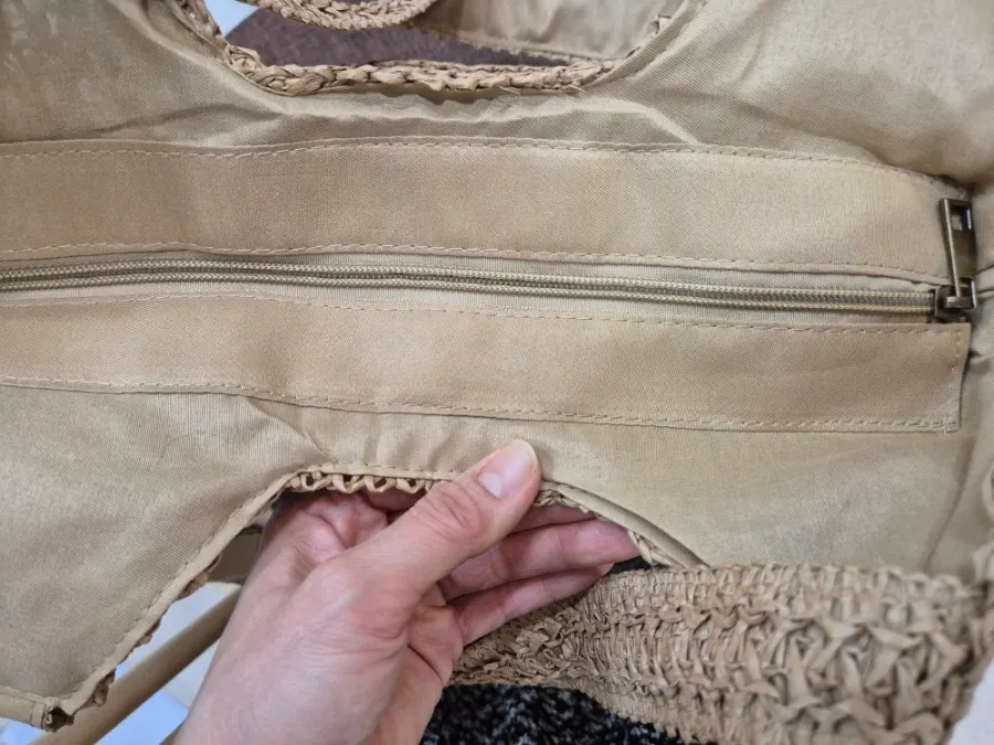 Rattan bag storage space and inner pocket