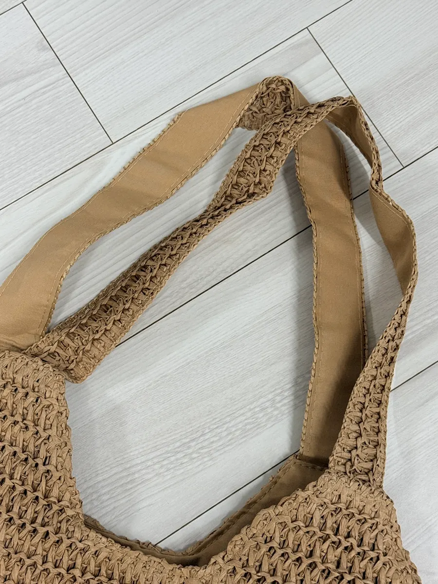 Sturdy net weave on the Meda Bag shoulder rattan bag