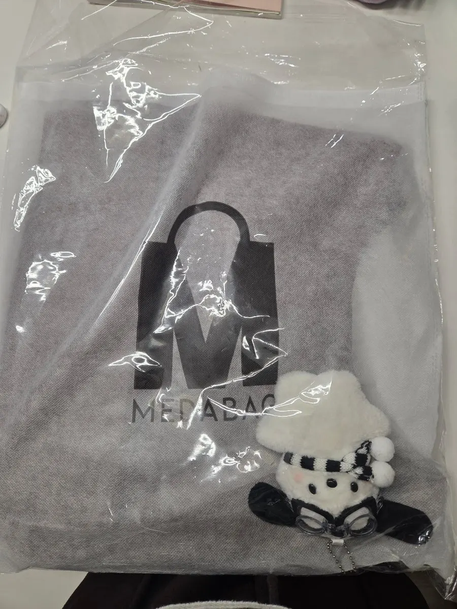Meda Bag shoulder bag packaging and included keychain