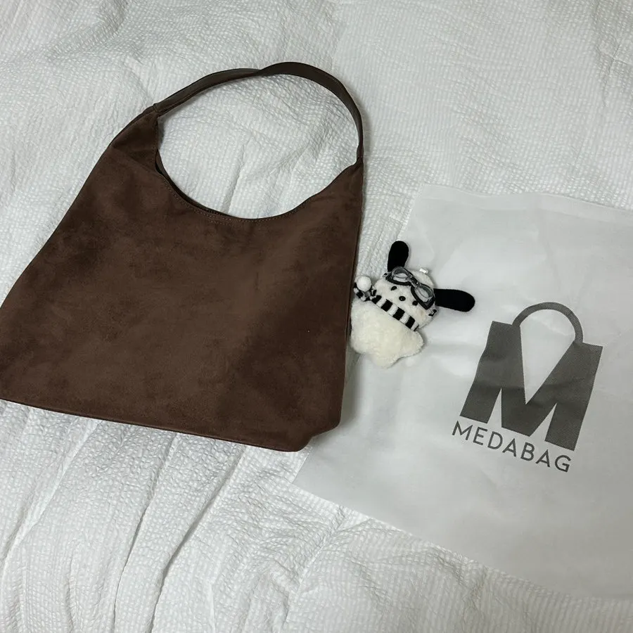 Exterior of the camel Meda Bag suede bag
