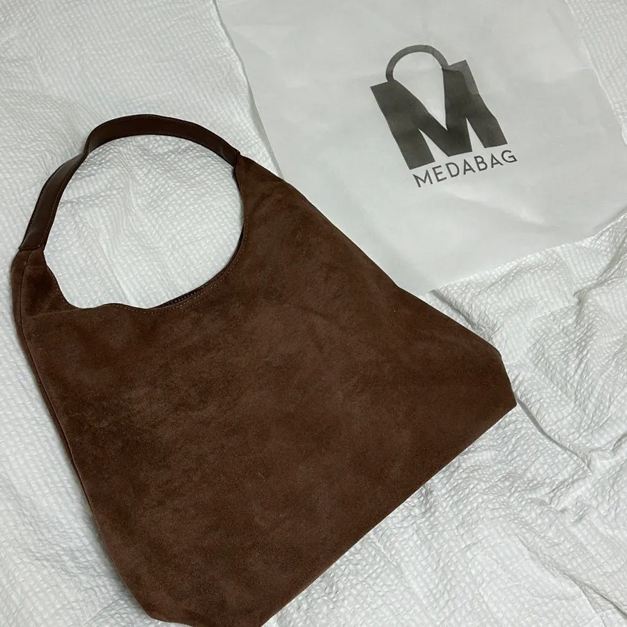 Meda Bag camel shoulder bag with a soft silhouette