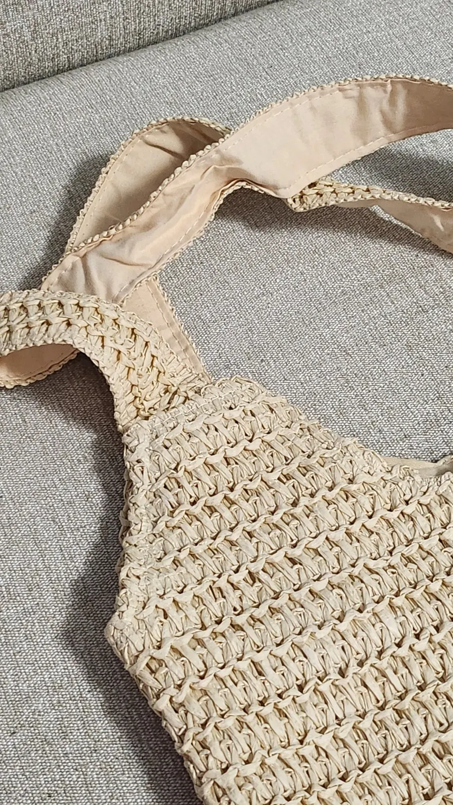 Shape of the Meda Bag rattan bag with its base insert