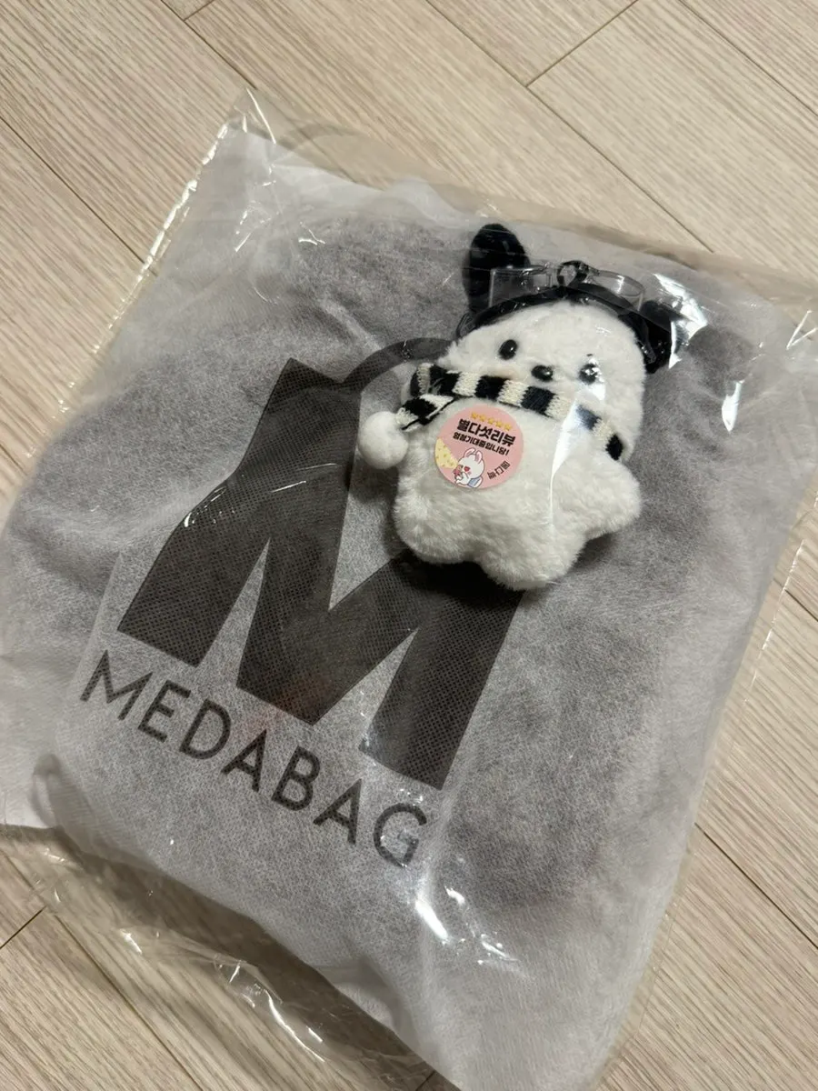브라운 색상 미니 토트백