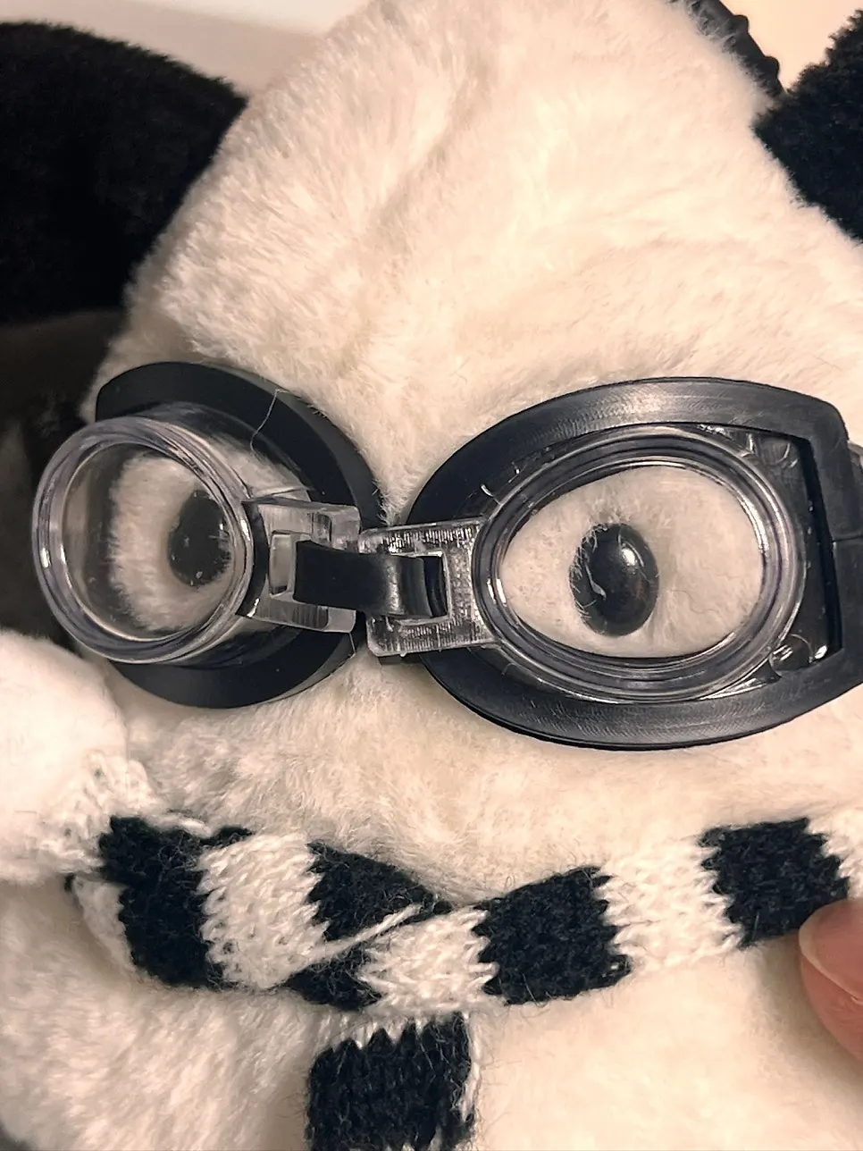 휴대폰과 파우치를 담는 메다백 니트 가방